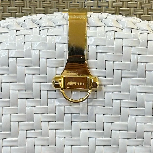 🌟HP🌟VTG 1970s Elegant Danieli White Woven Vinyl Wicker Bag Gold Accents Handbag - Picture 3 of 16